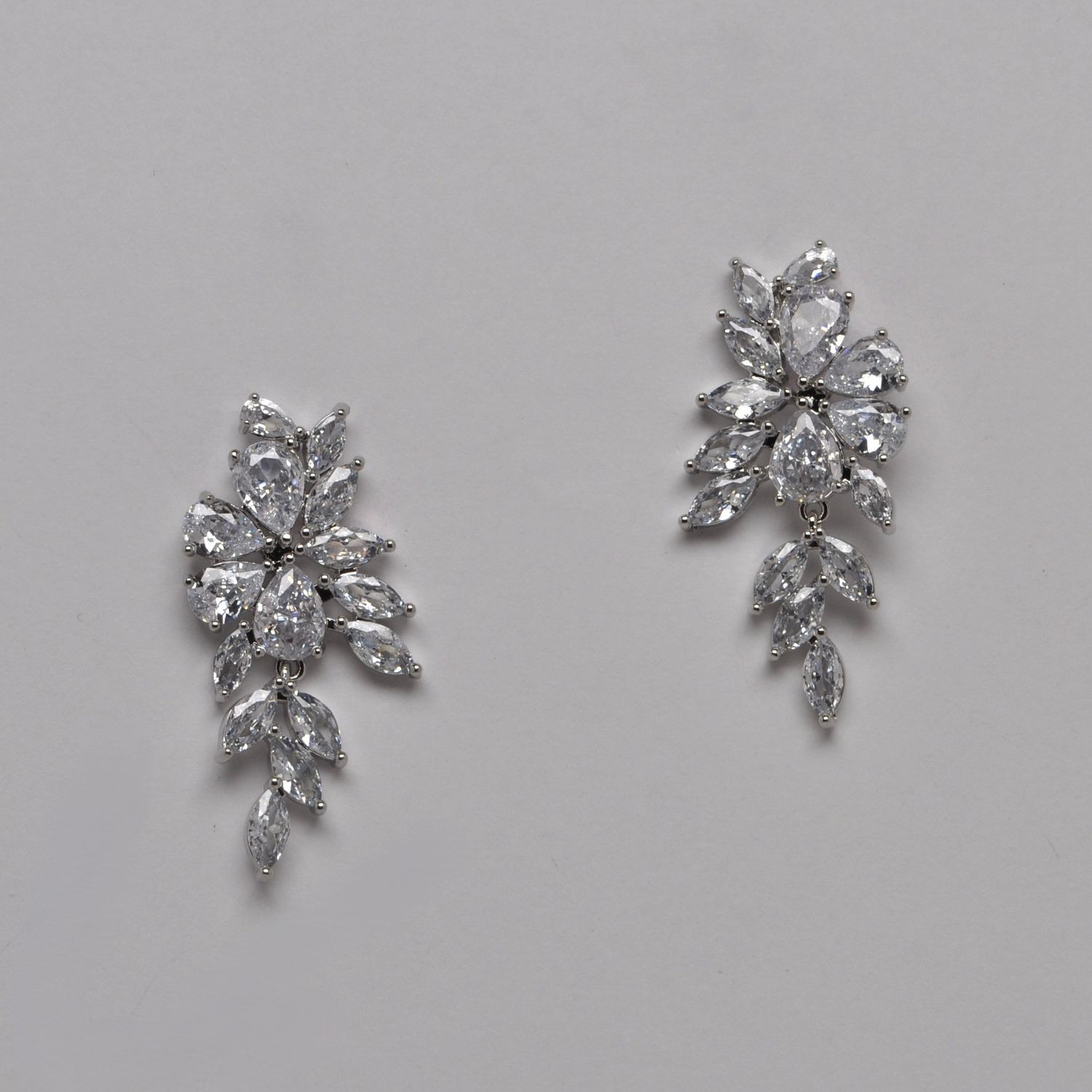 HJ007E1S CZ/S FLWR CLSTR GRAPE BUNCH DESIGN EAR