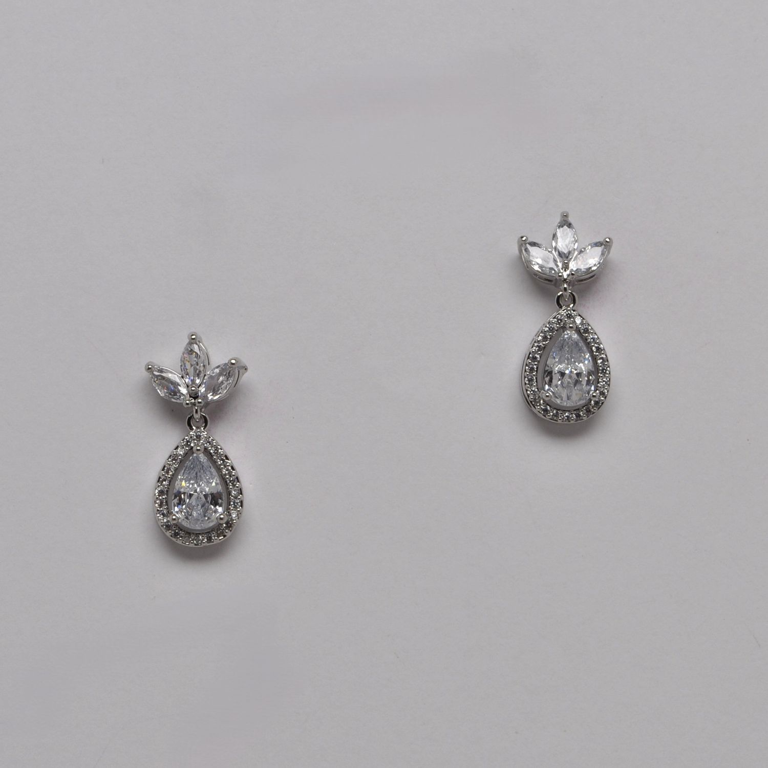 HJ715E1S CZ/S THREE MARQUISE TOP W' TRDRP  EAR