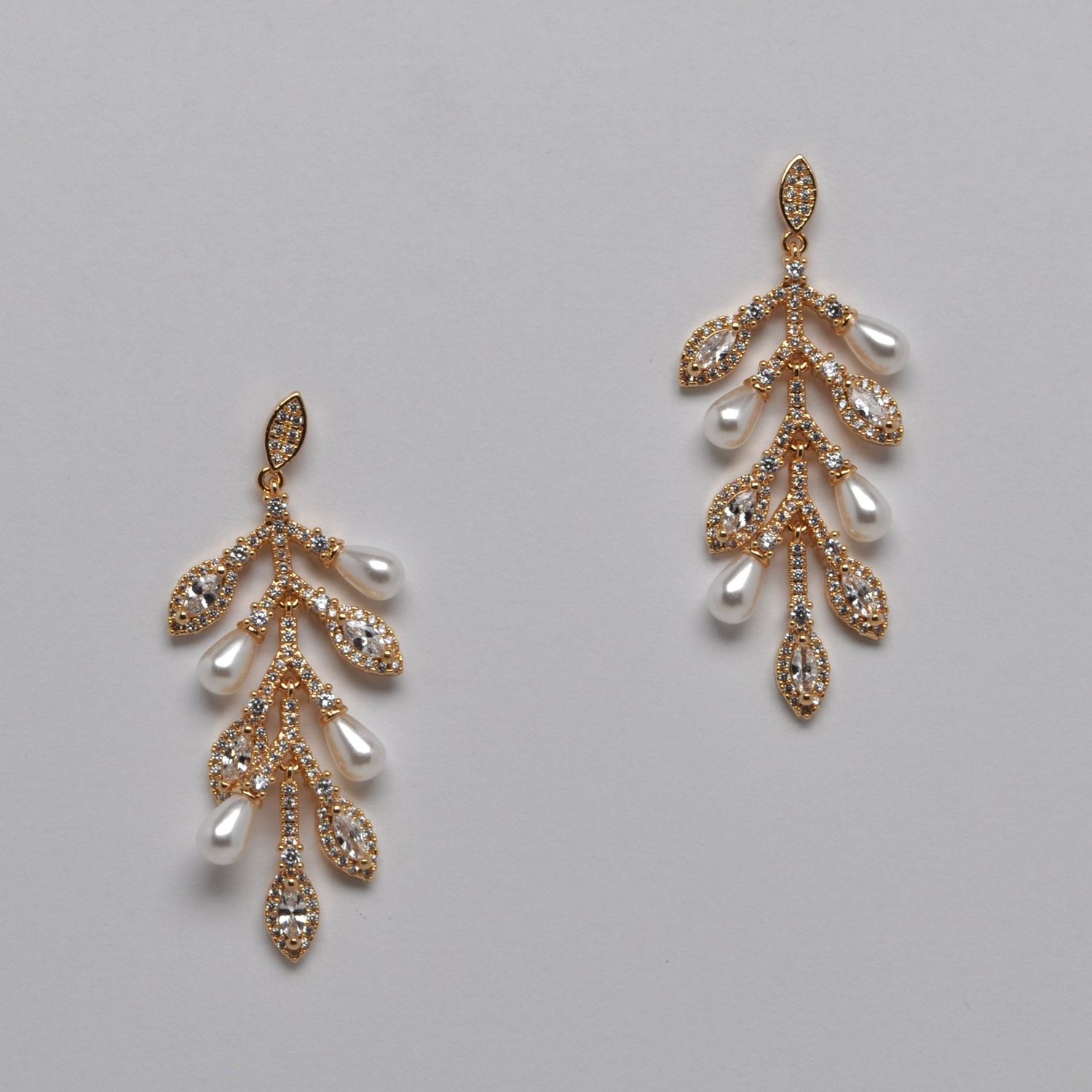 HJ002E40G CZ/PRL/G UPSIDE DWN TREE DNGLE EAR