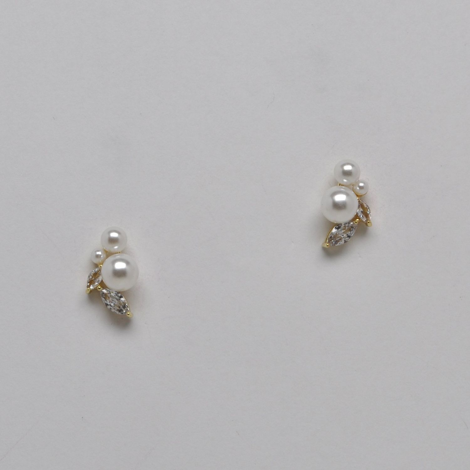 HJ158E40G CZ/PRL/G MINI POST PRL &amp; CRYS CLUSTR  EAR