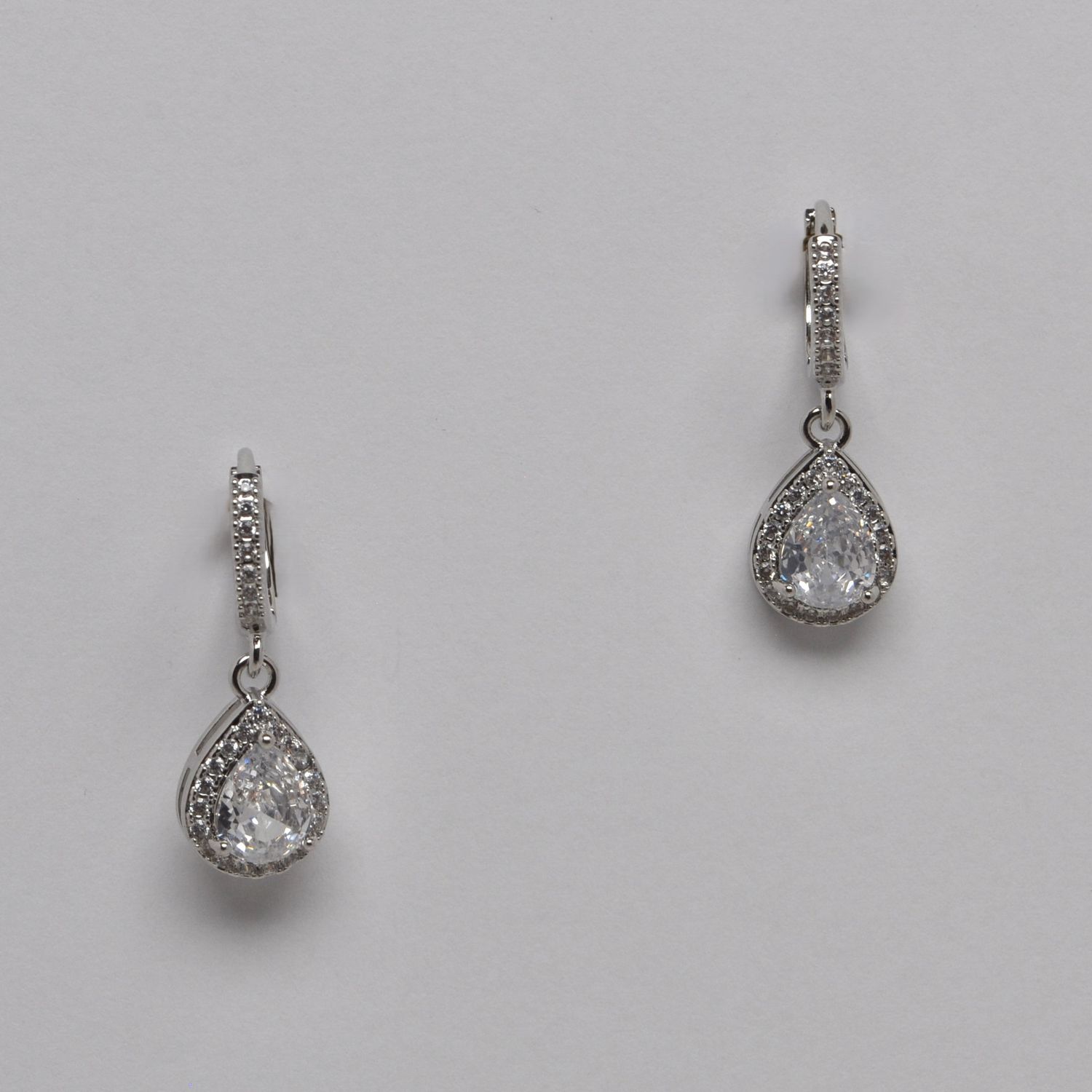 HJ5548E1S CZ/S  CRYSTAL TRIMMED TDRP DNGL EAR