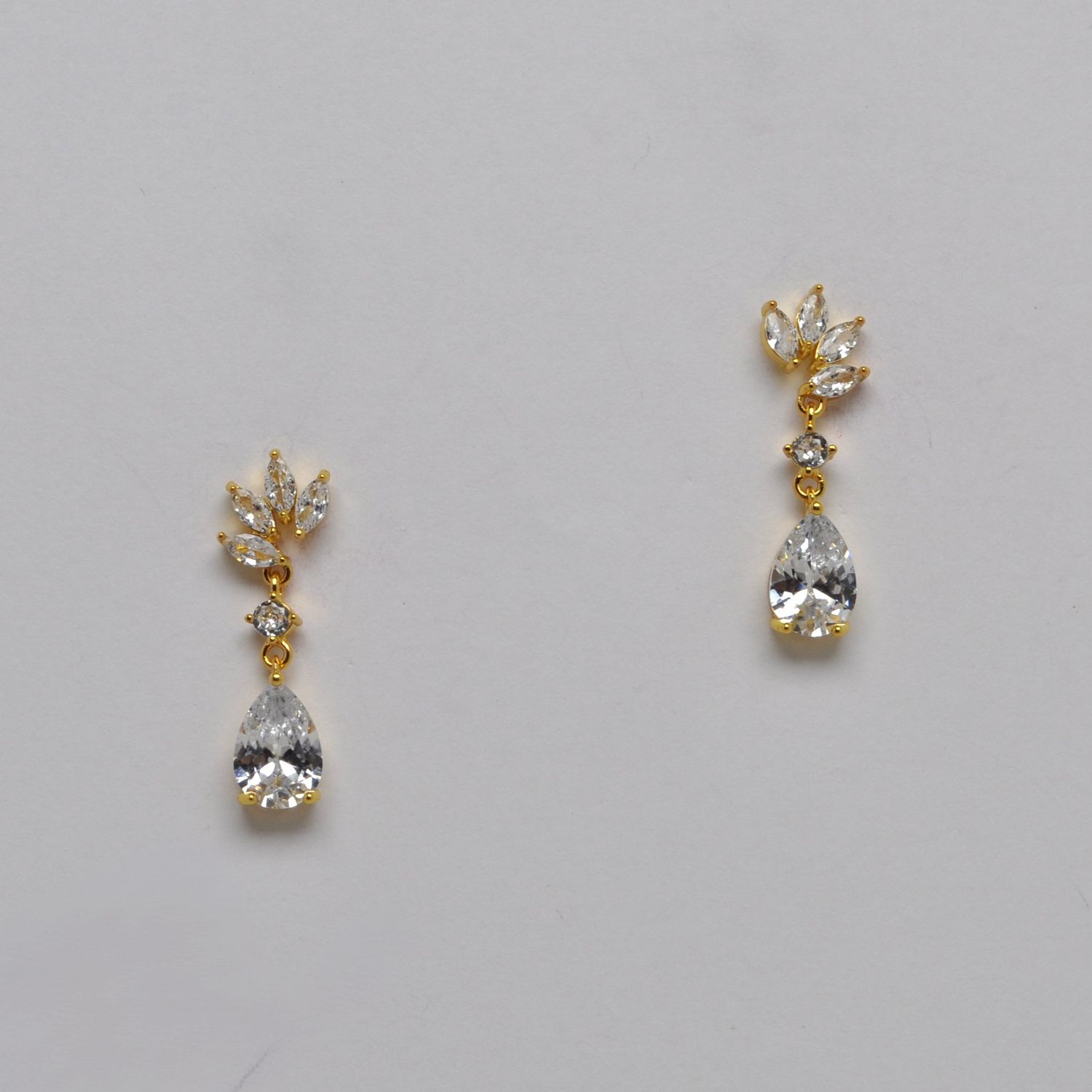 HJ172E1G CZ/G MARQUISE HALF MOON TOP W' TRDRP  EAR