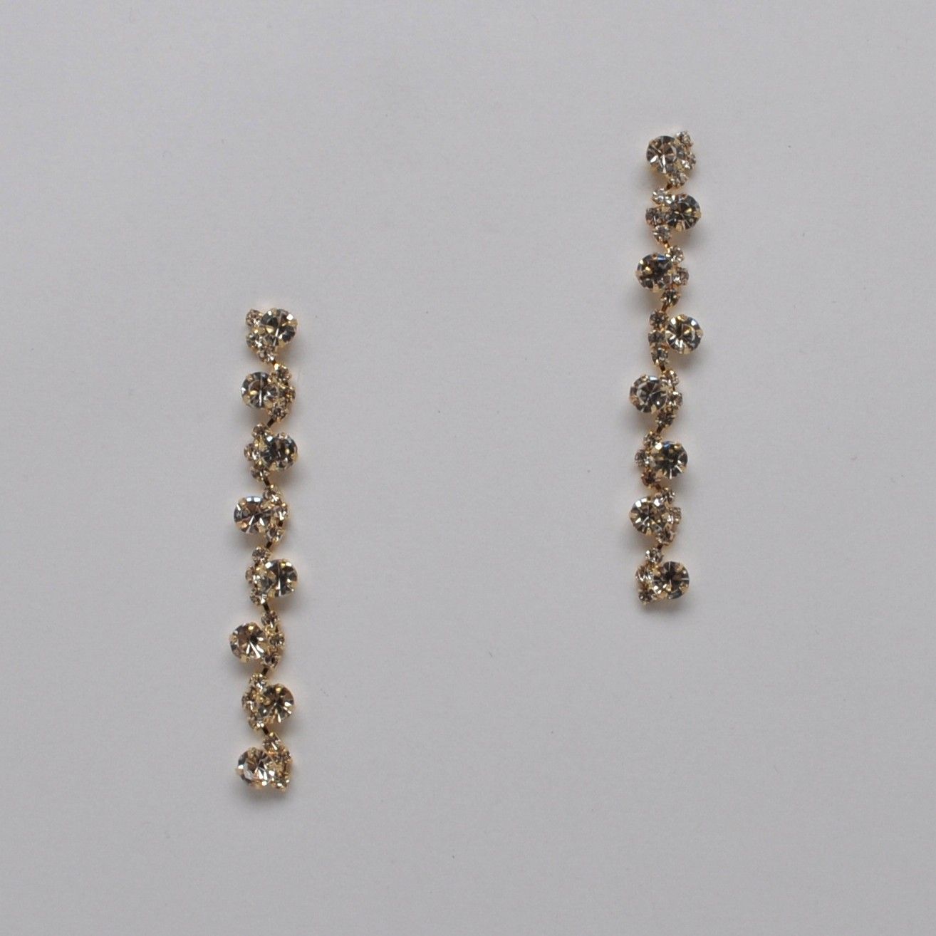 J28482E1G GLD RHINESTONE LINEAR EAR