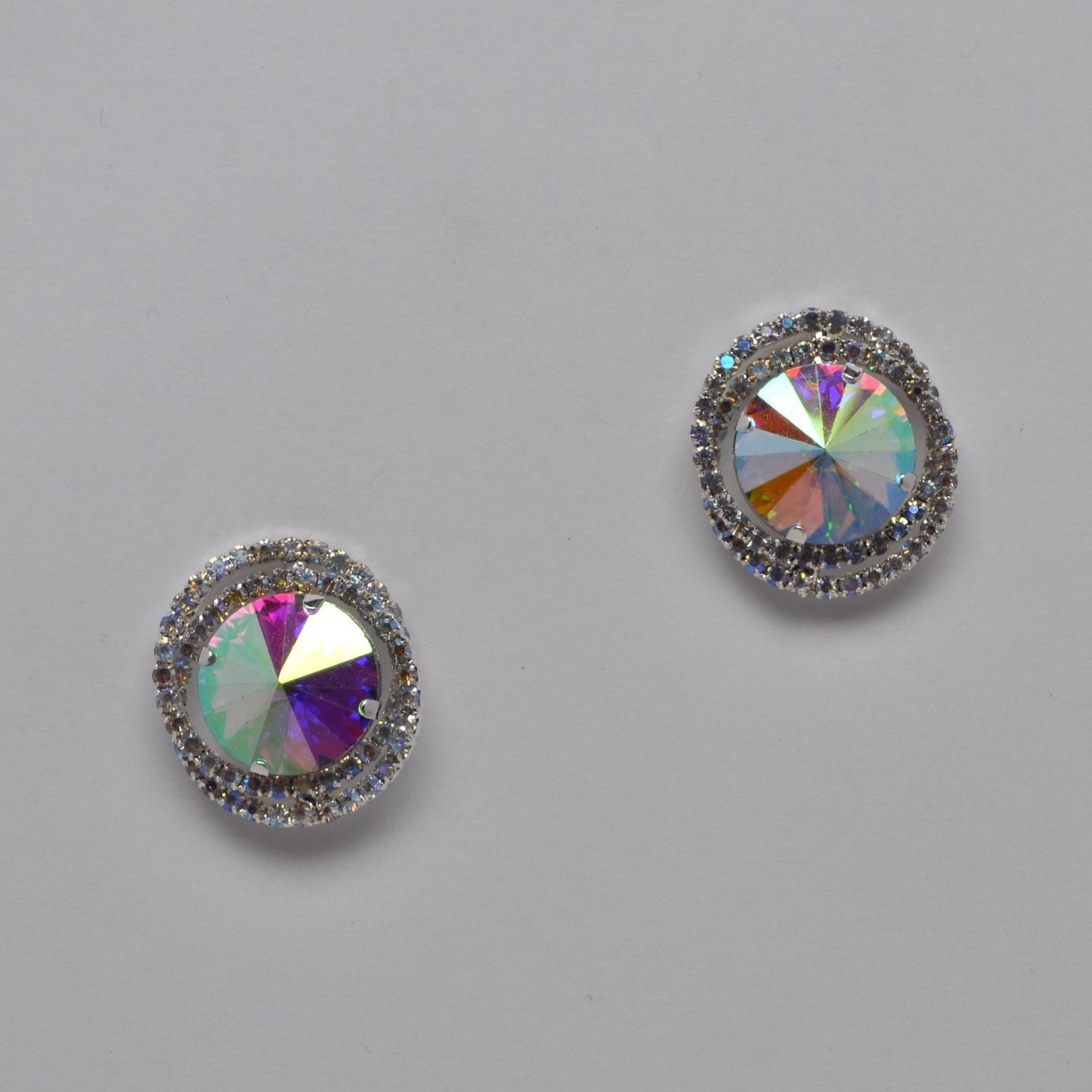 J29060E3S AB/CRY/SIL ROUND CONE POST EARRING
