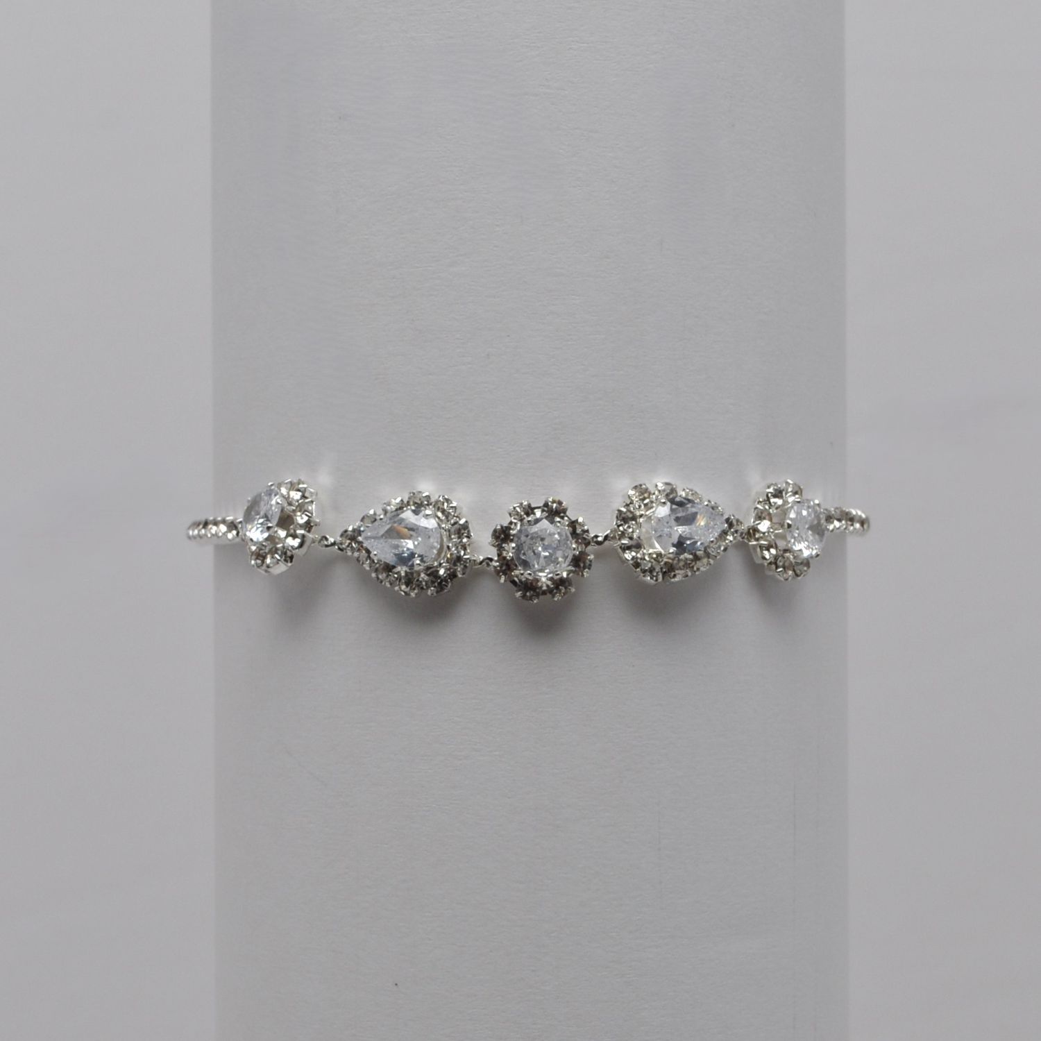 J84639B1S CZ CRY/SIL RHINESTONE TEARDROP SLIDE BRACELET