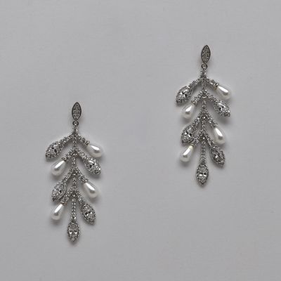 HJ002E39S CZ/PRL/S UPSIDE DWN TREE DNGLE EAR