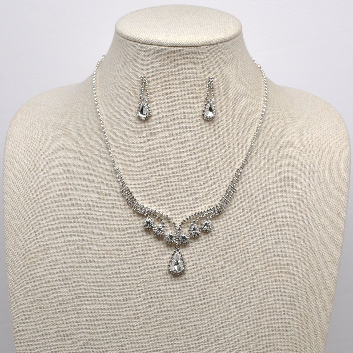 J18853S1S CLR/S V FLOWER STN Y NECK SET