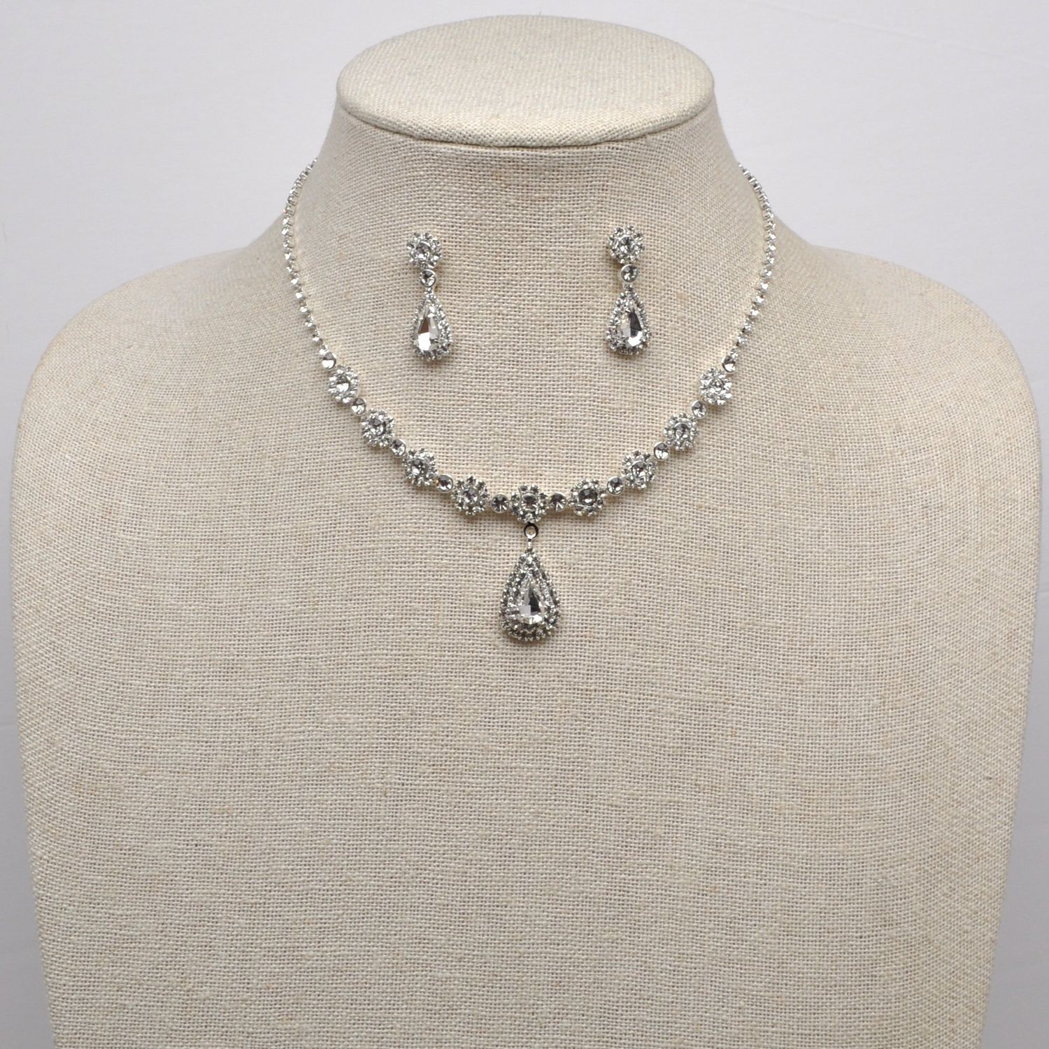 J18841S1S CLR/S  RHINESTONE TEARDROP PENDANT NCK SET
