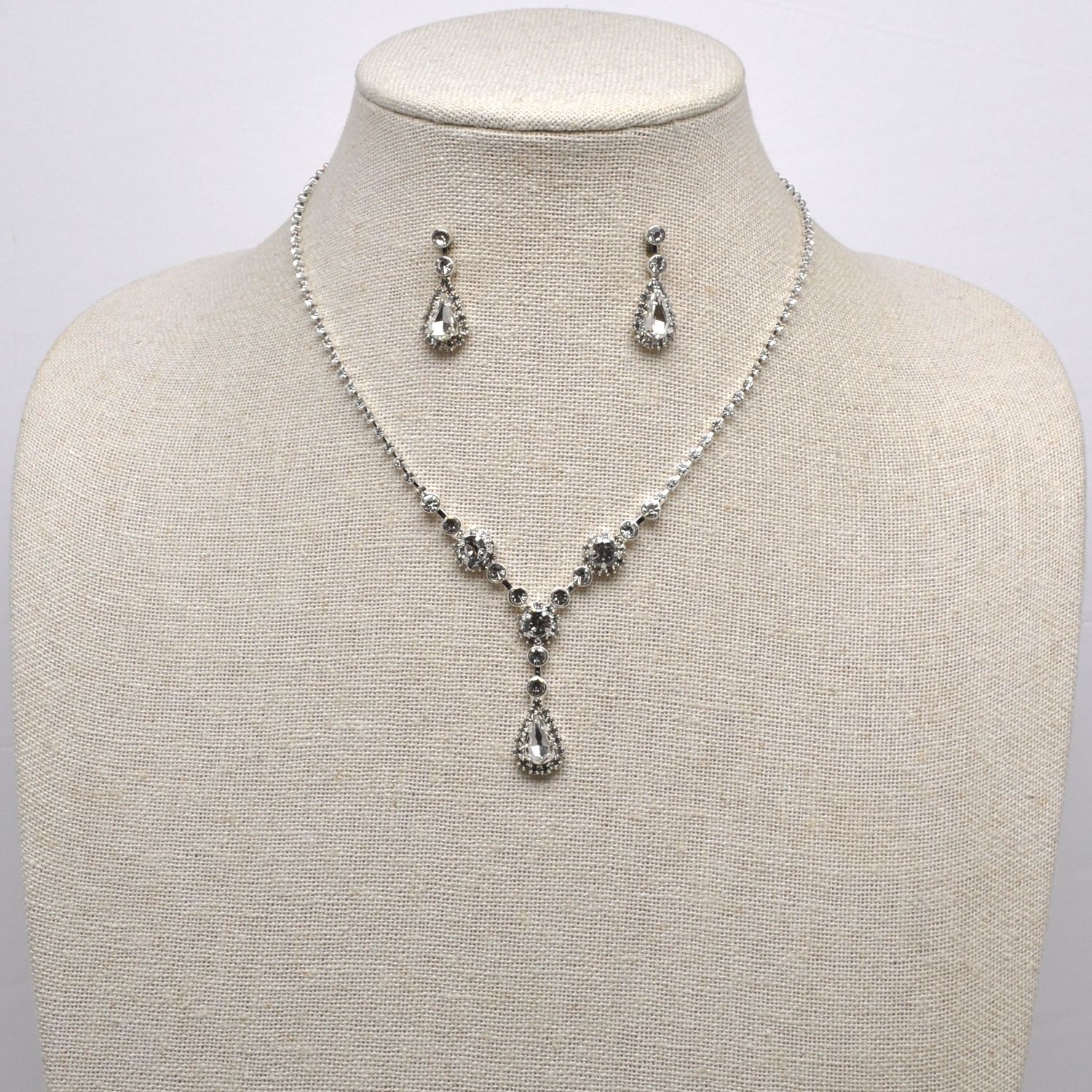J18843S1S CLR/S RHINESTONE MARQUISE CLSTR NCK SET