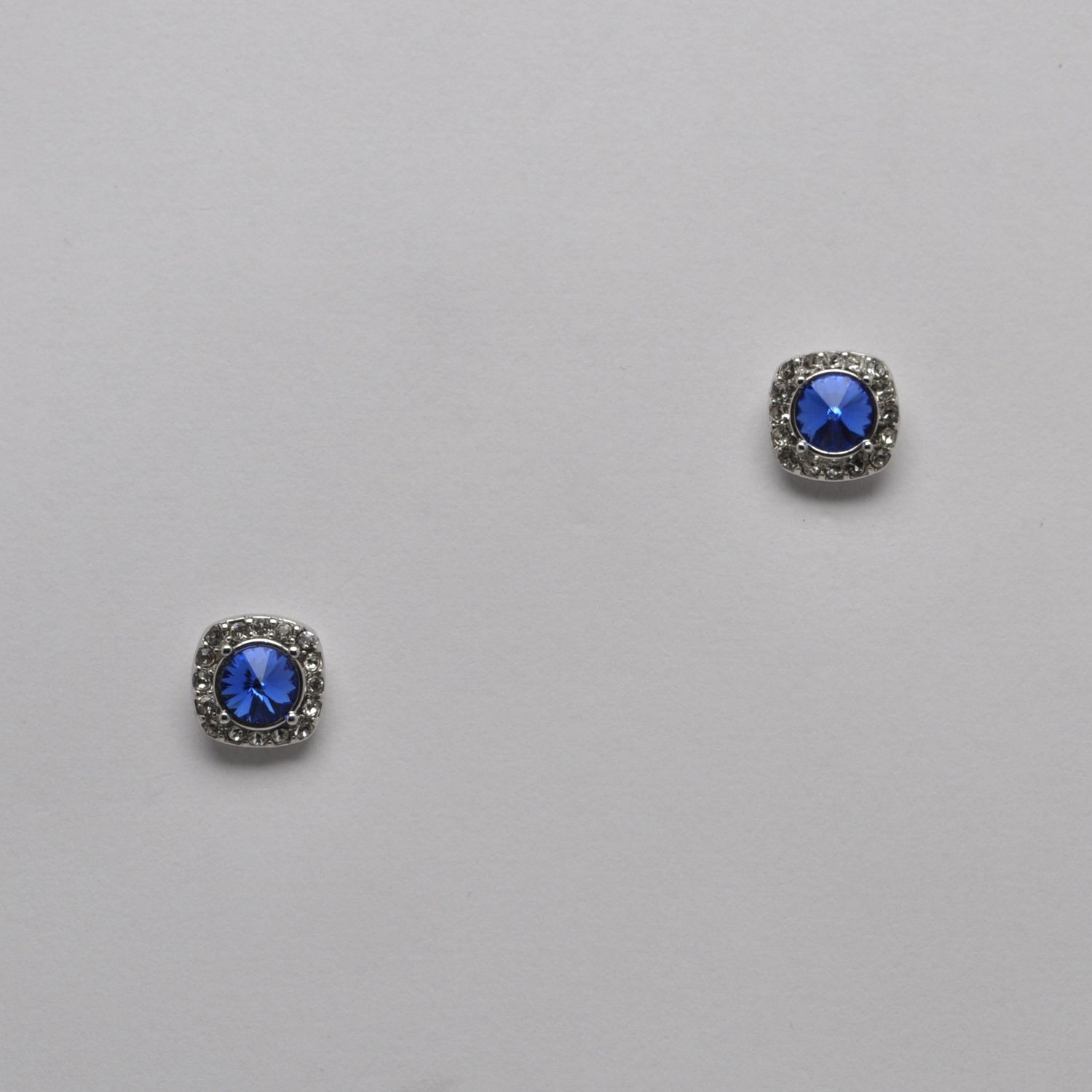 J28951E12S SAPP/SIL CLASSIC RHINESTONE STUD EARRING