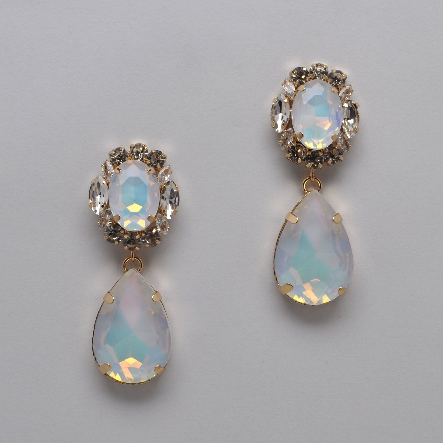 CJ2846E74G WHT-OPAL/G FASHION TRDROP W' FLWR TOP EAR