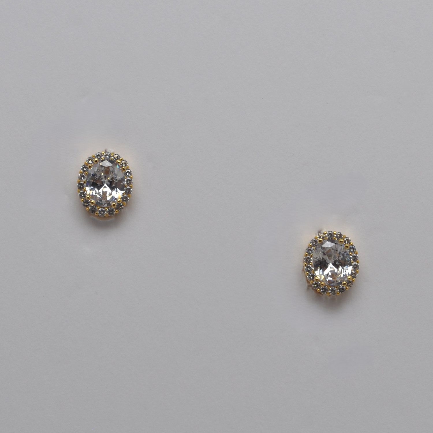 CJ1476E1G CZ/G  CLIP ON OVAL STUD  STONES EARR