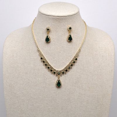 CJ12130S18G EMRLD/G 1 ROW CRYS W'TRDROP DNGLE NK SET