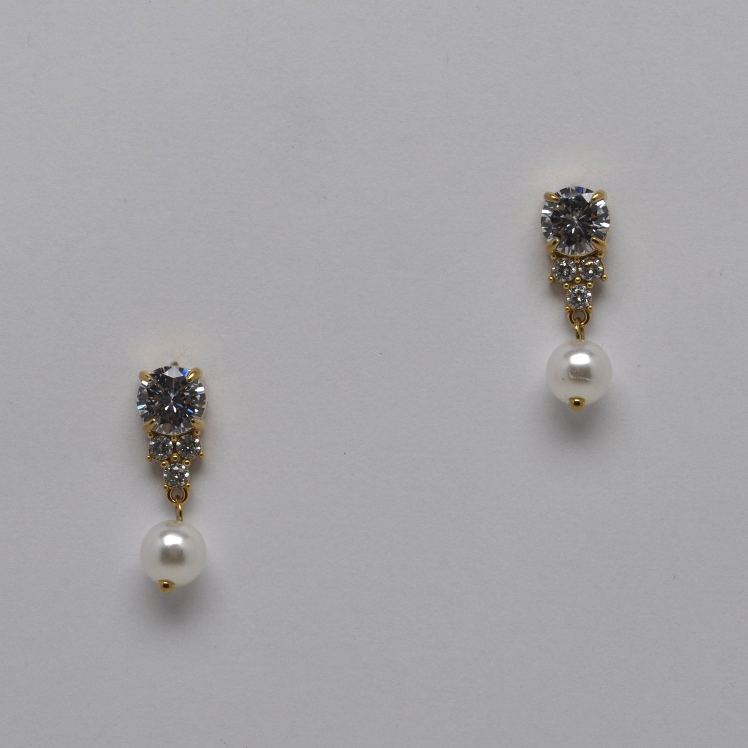 LB331486E40 CZ CRY/GLD PRL TRI STN W' BOTTOM DROP EARR