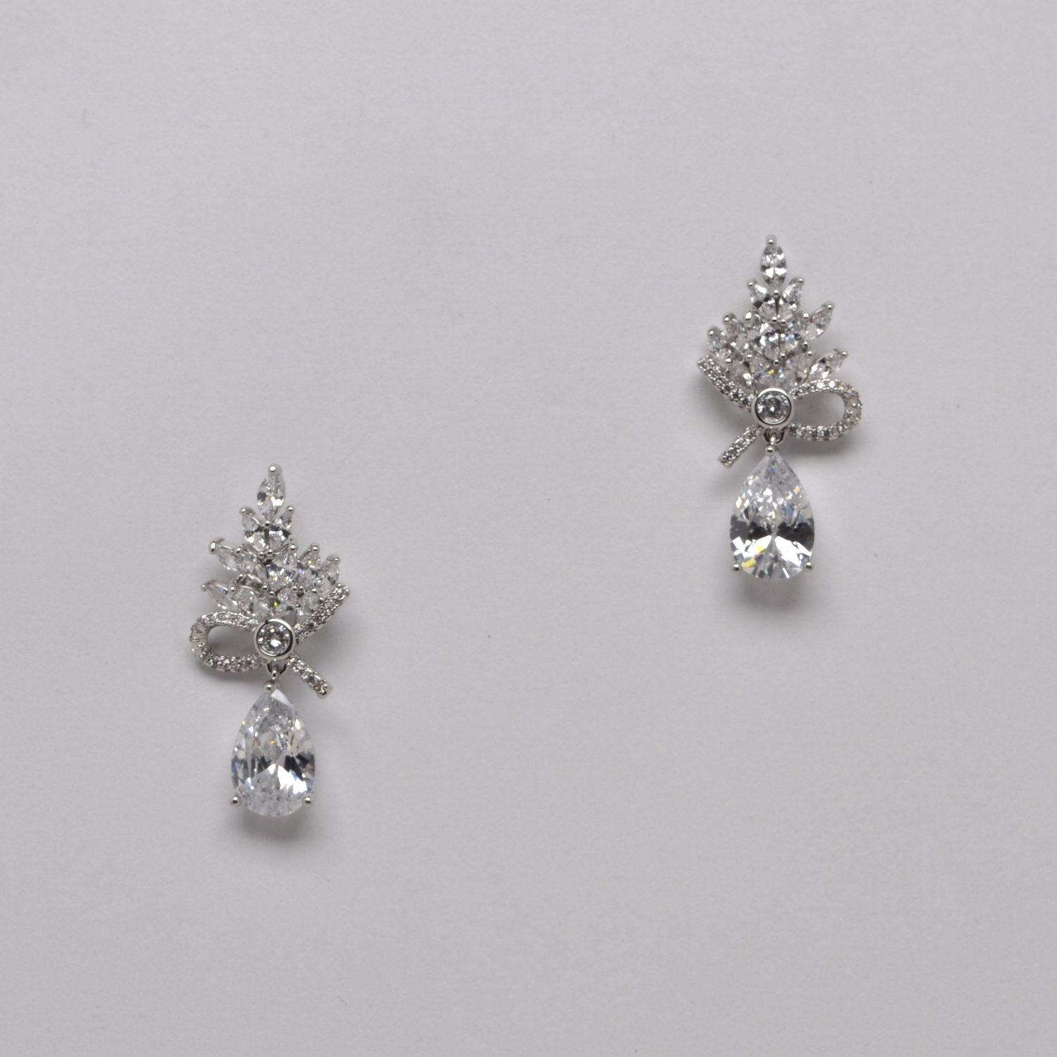 HJ008E1S CZ/S TREE RIBBON TRDRP DANGLE EAR