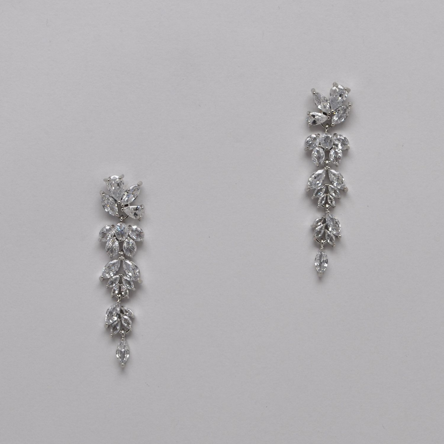 HJ713E1S CZ/S DESENDNG LINEAR FLWR DESIGN EAR