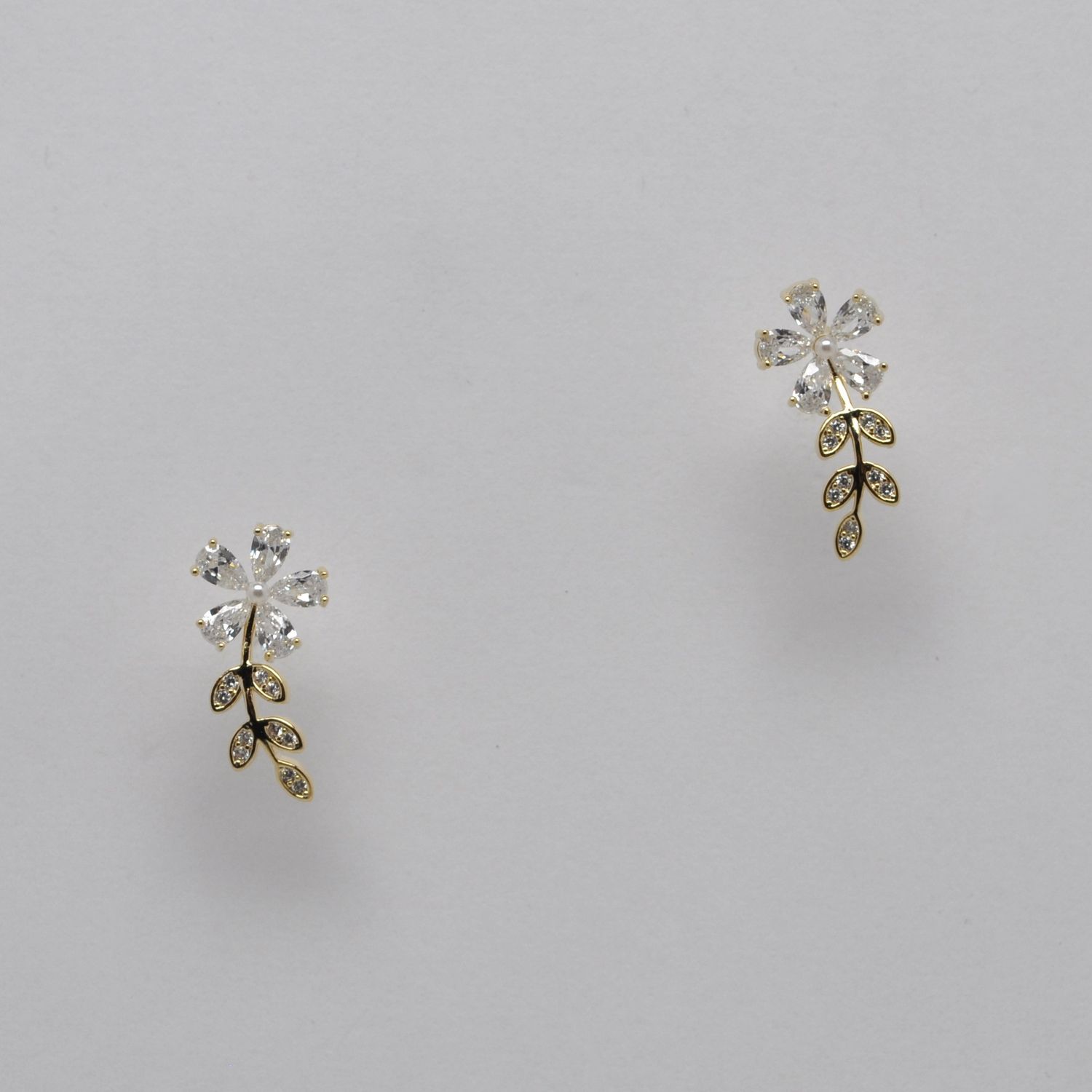 LB14006E1G CZ/G FLWR TOP LEAF STEM BTTM EAR