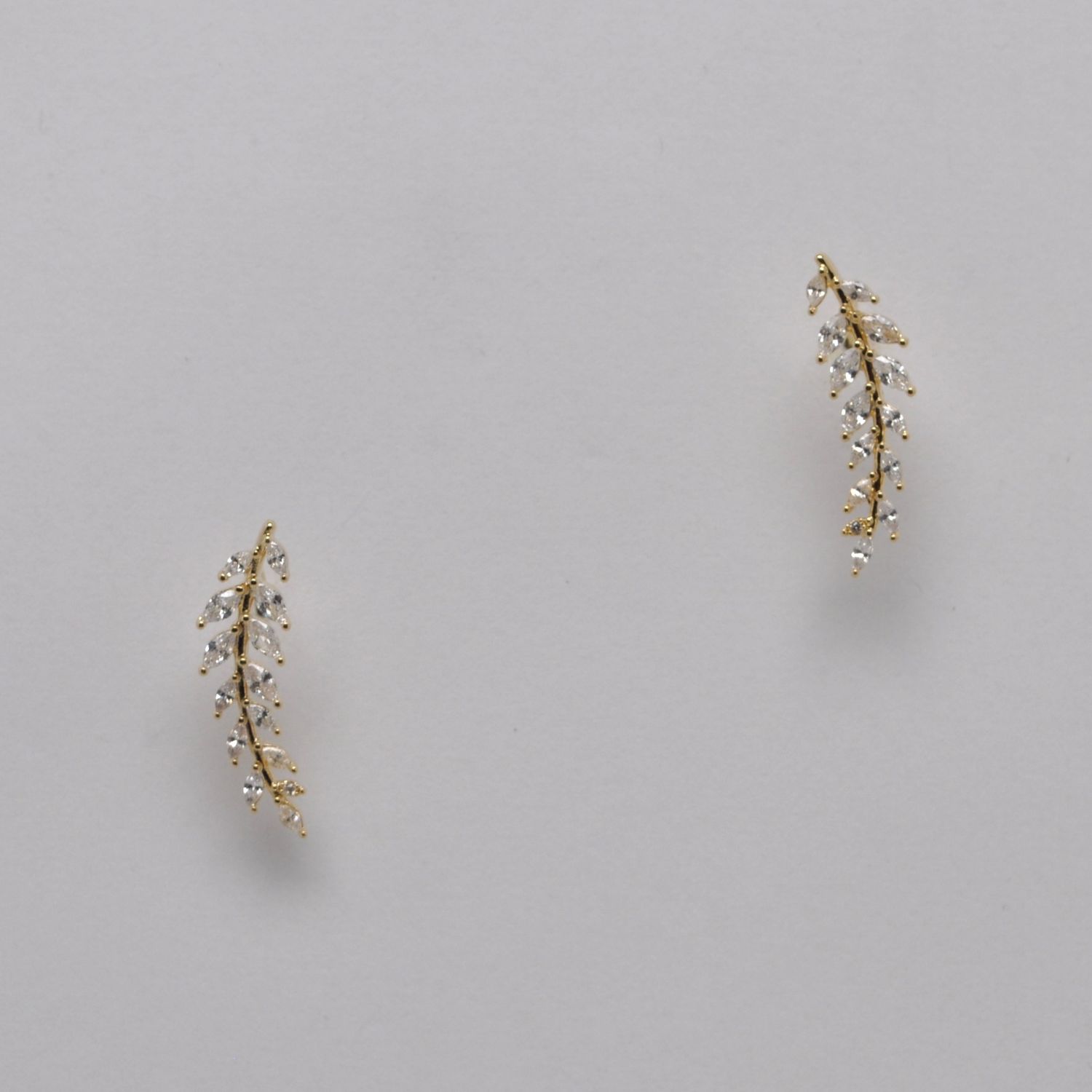 LB08501E1G CZ/G LINEAR FINE LEAF DESIGN EAR