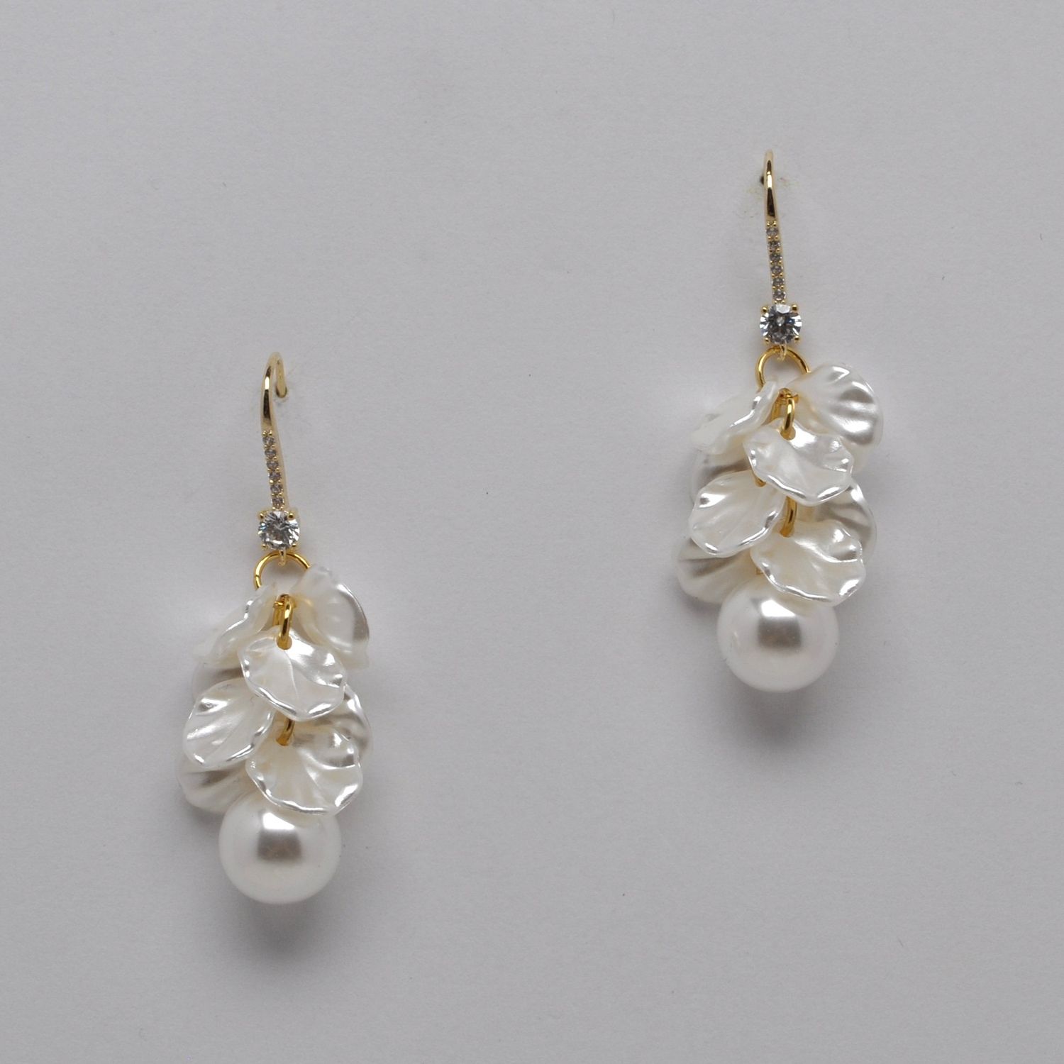 LB150863E40  PRLCRYS  FLORAL DESIGN CLUSTER PEARL EARR