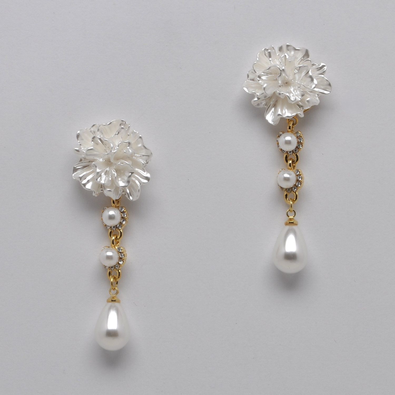 LB08894E40 PRL/CZ/G BOUQUET FLWR TOP TRDRP PRL DNGLE EARR
