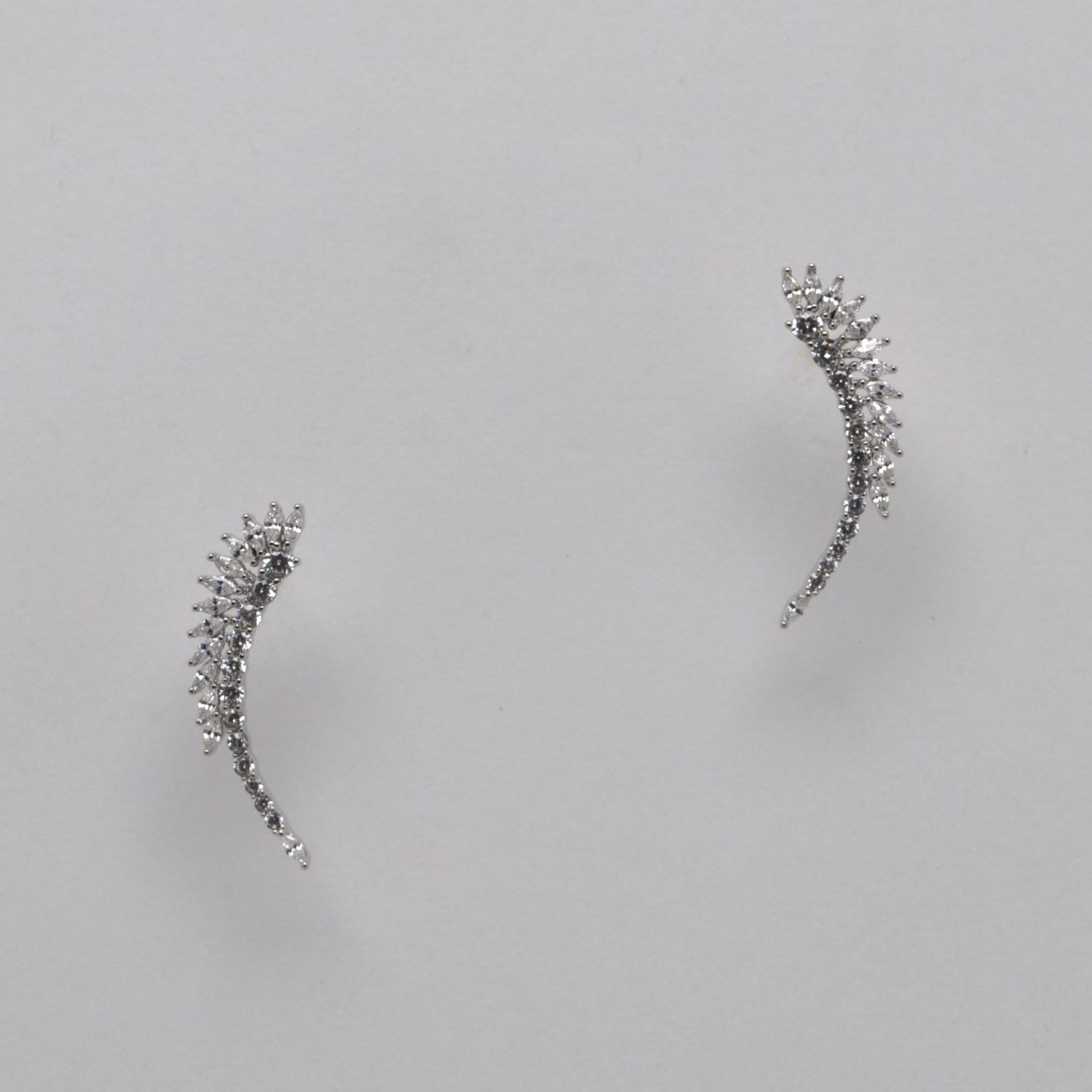 LB150916E1S CZ/S CURVE LINEAR LEAF POST EAR