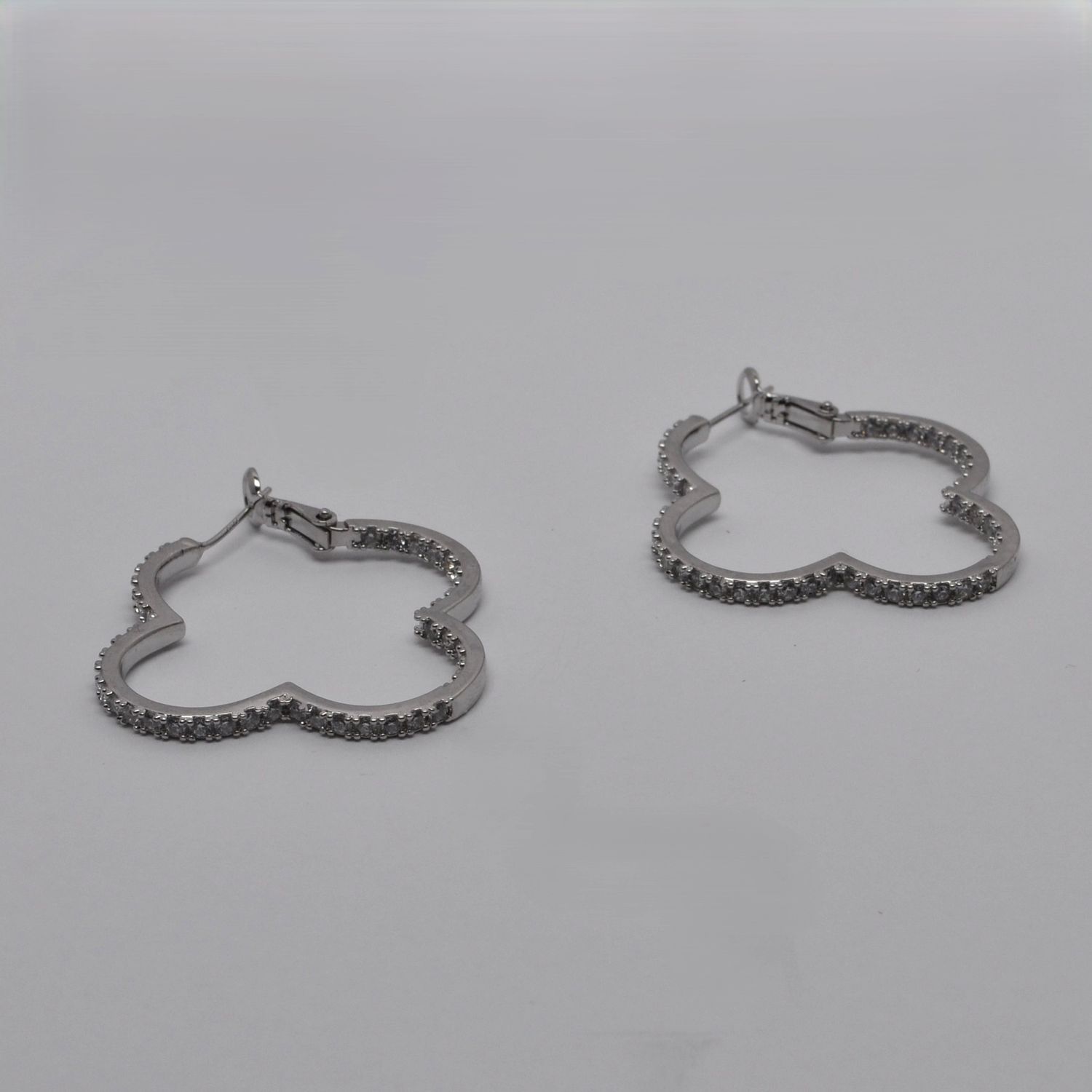 LB10120E1S CZ/S OPEN CLOVER HOOP EAR