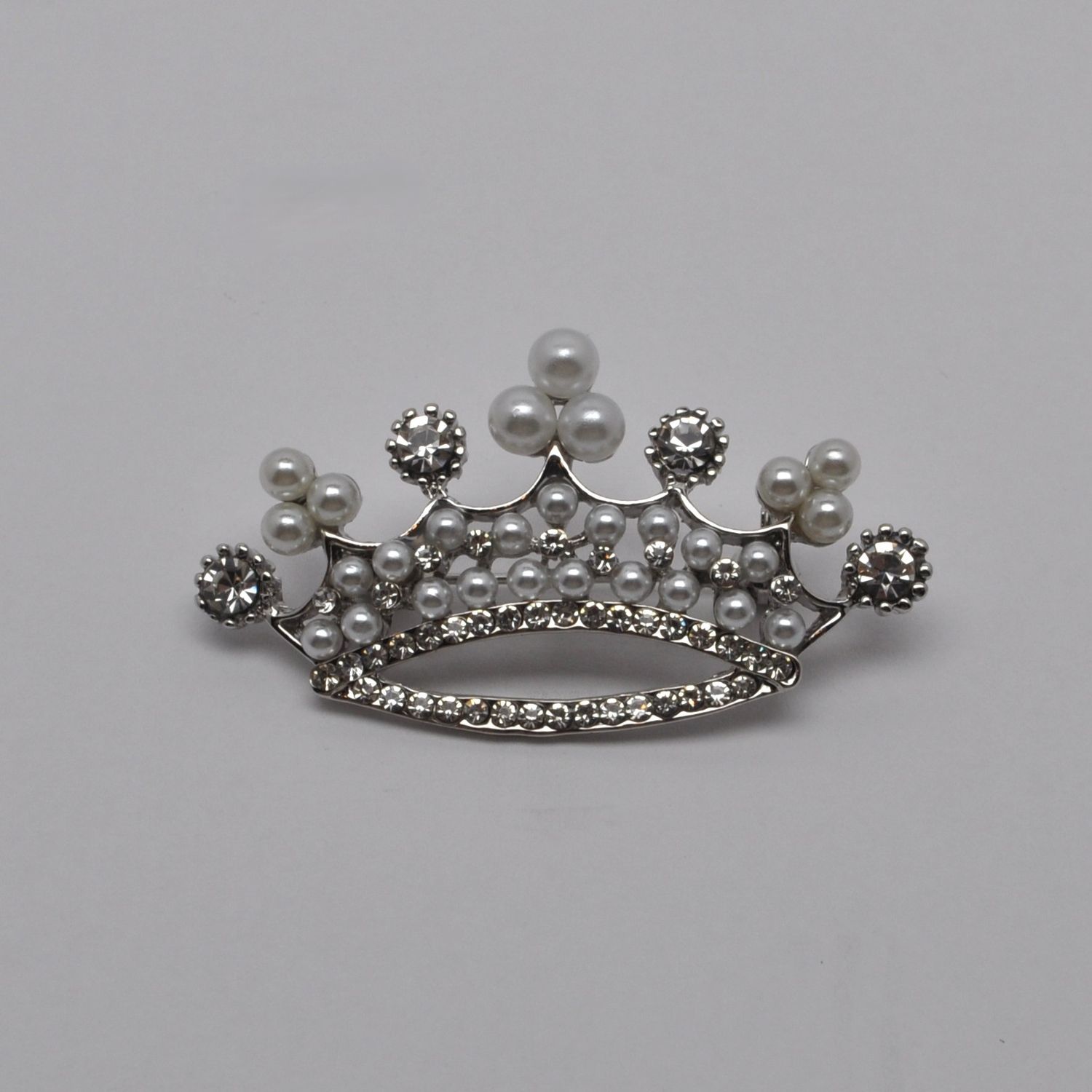 AP13010PS CLR/S AND PEARL CROWN PIN