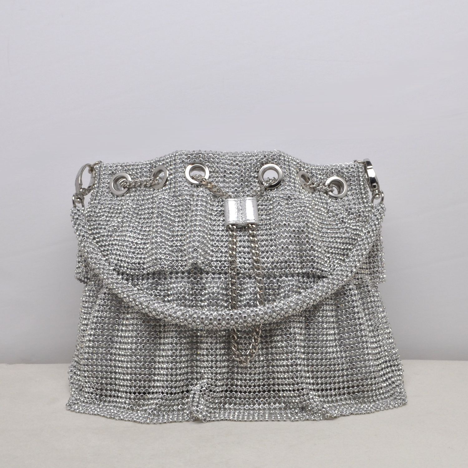 HF2602CS SILV DRWSTG BUCKT  W' RUFFLE BTTM PURS