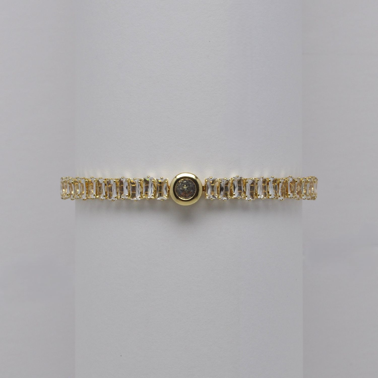 JM8751B1G CZ/G EMRLD SHAPE STONES COIL BRAC