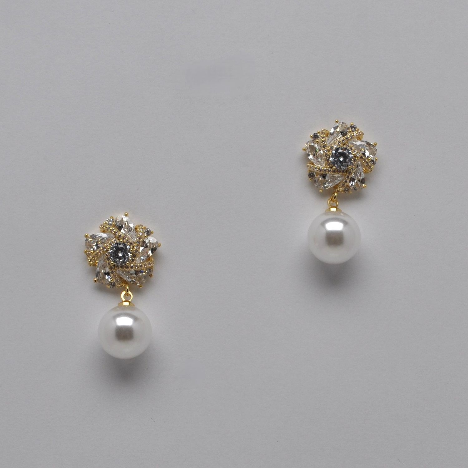 JE115015E40G CZ PRL/G SWRL CRYS TOP W/PRL DRP  EAR