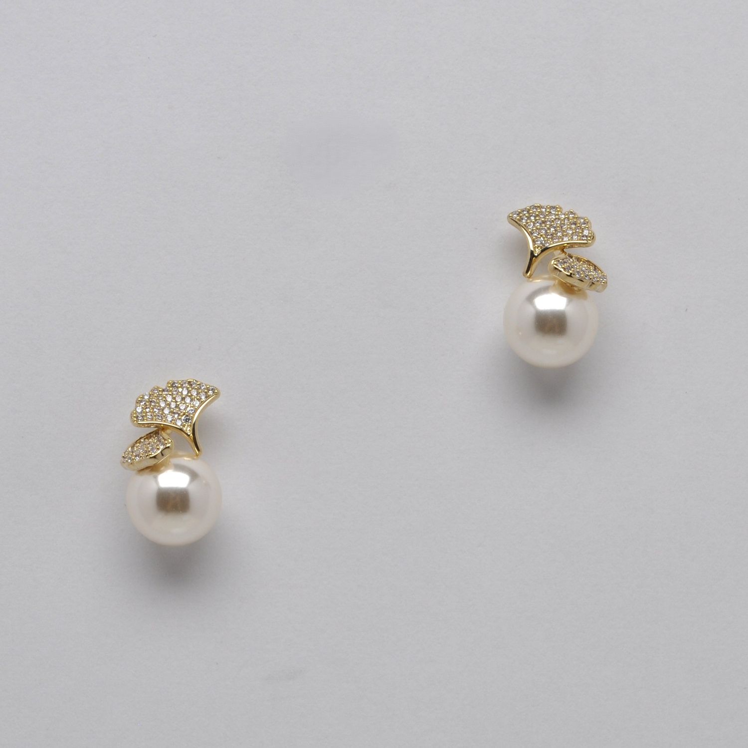 JE150962E40G CZ PRL/G DBL LEAF POST W' DNGL EAR