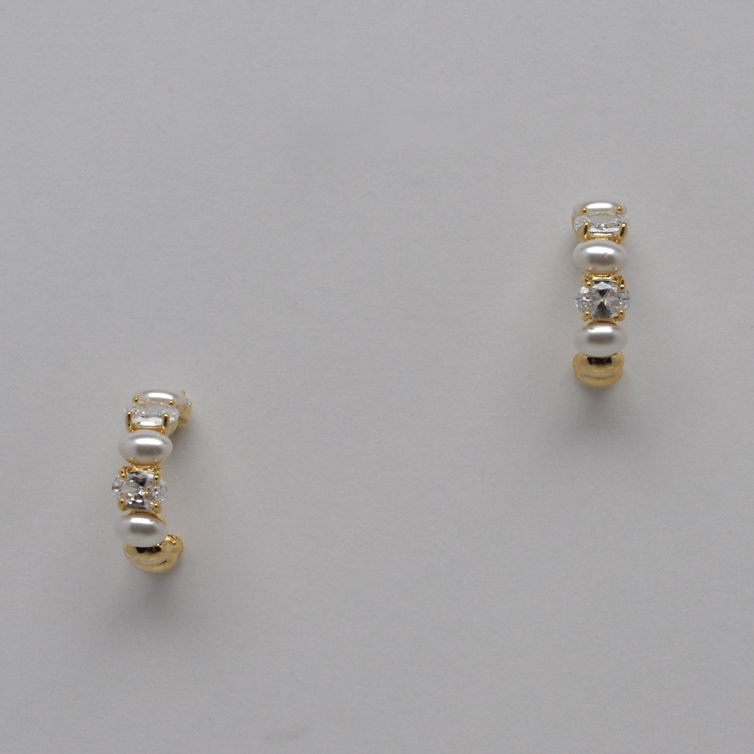 JE151026E40G CZ PRL/G  MINI PRL CRYSTAL HOOP EAR
