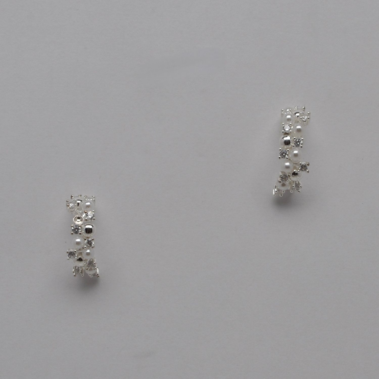JE13410E39S CZ PRL/S   CRYSTAL&amp; PRL CASCADING HOOP EAR