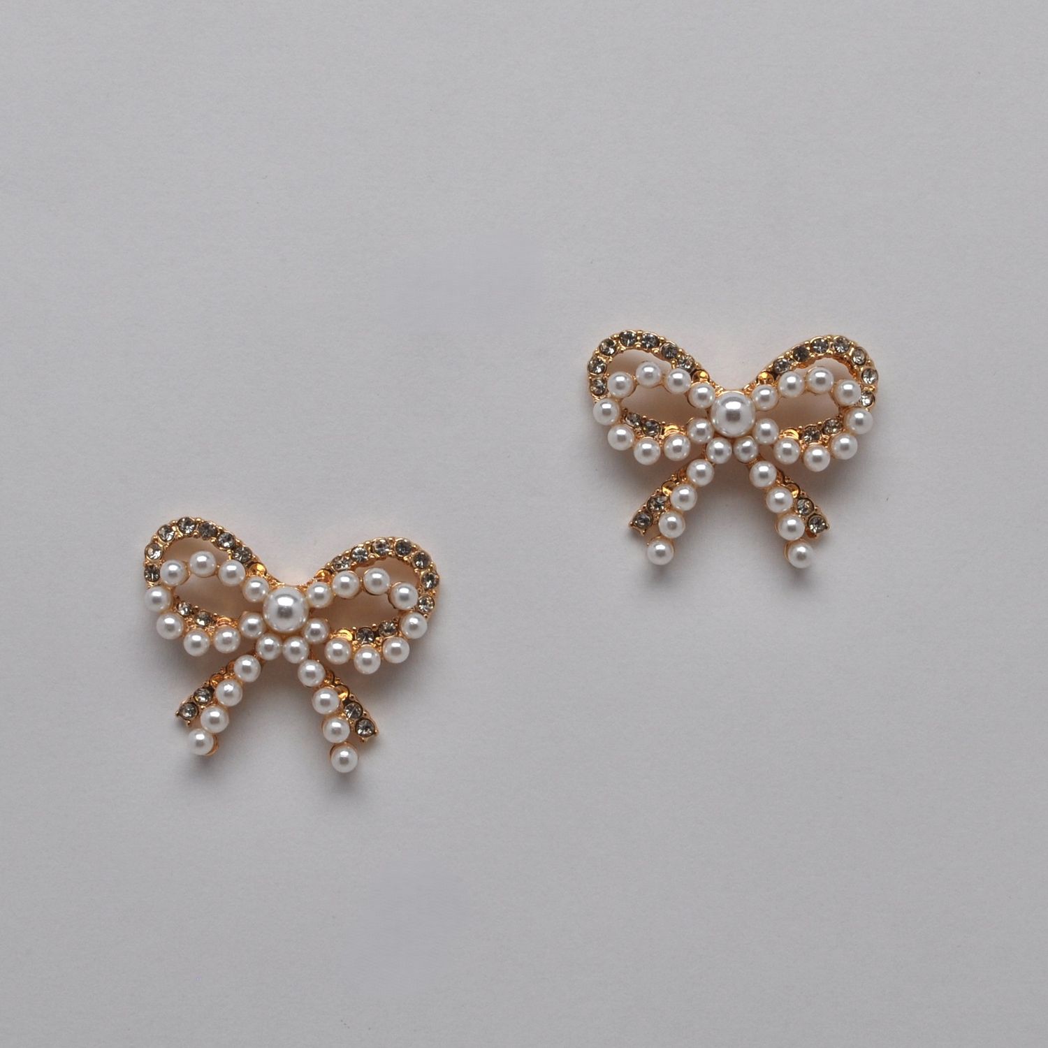J28566E40G  CRYS/GOLD PRL DOUBLE BOW POST EAR