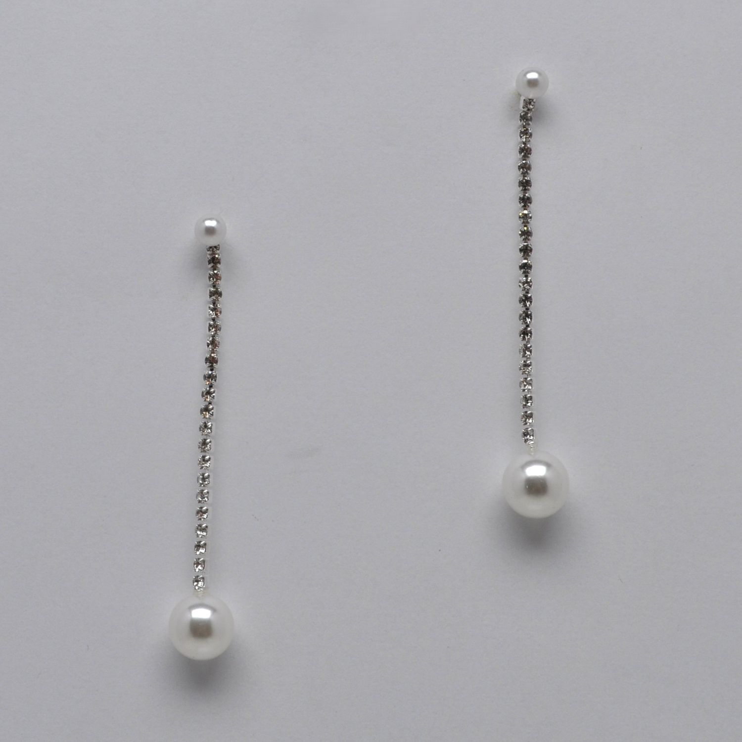 J25433E39S  CRYS/SIL RHINESTONE DROP W' PRL EAR