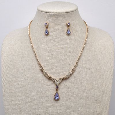 J49983S19G LT-AMY/GLD SWIRL V TRDROP NECKLACE SET