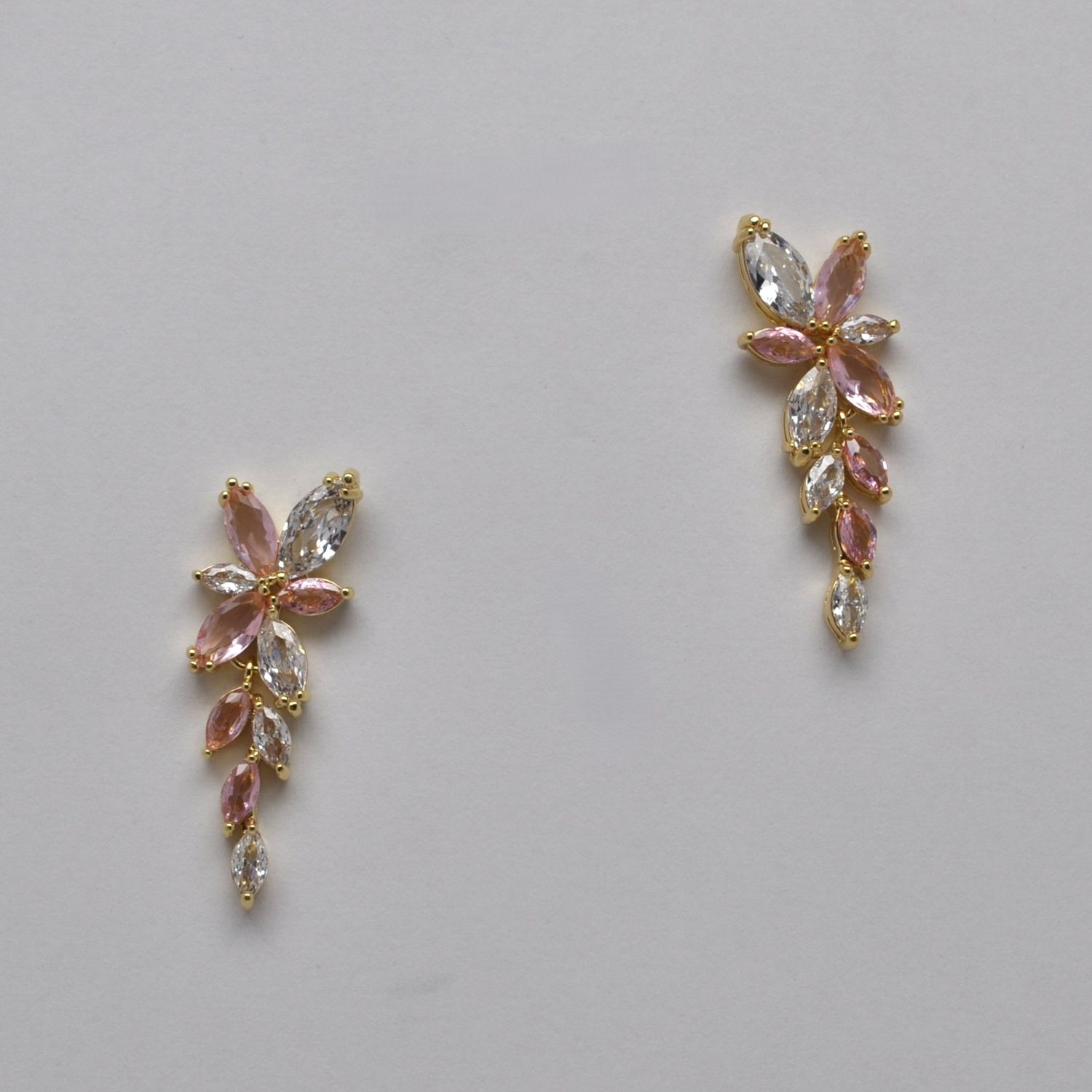 J44611E33G1 CZ/LTROSE/GLD DESENDING FLWR DESIGN EAR