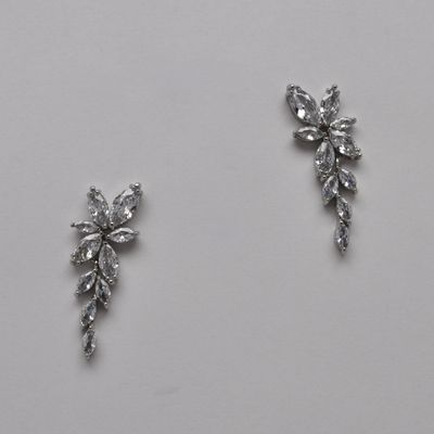 J44611E1S CZ/SIL DESENDING FLWR DESIGN EAR