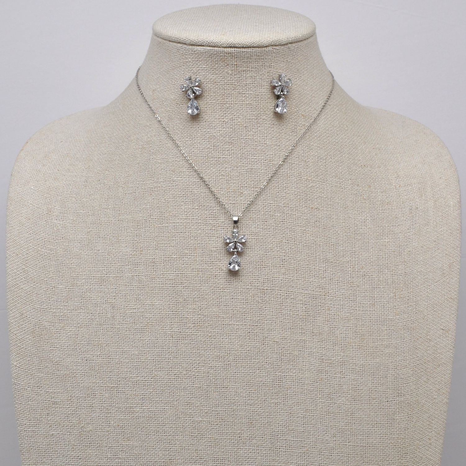 CN013521S1S CZ/S  CRY 5 FLWR TEARDROP DANGLE SET