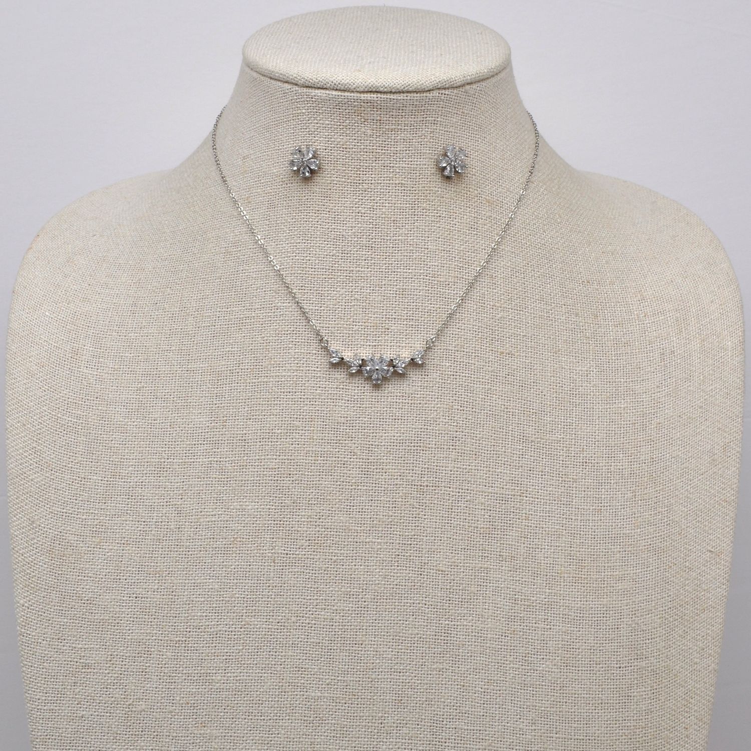 CN013524S1S CZ/S  CRY 1 ROW FLWR CLUSTR NECK SET