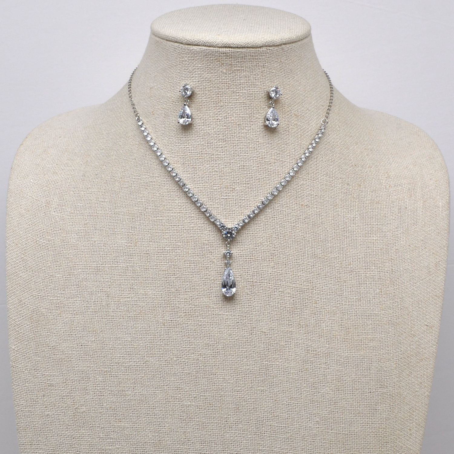 CN013519S1S CZ/S  TENNIS STONE W' TRDROP Y NECKLACE SET