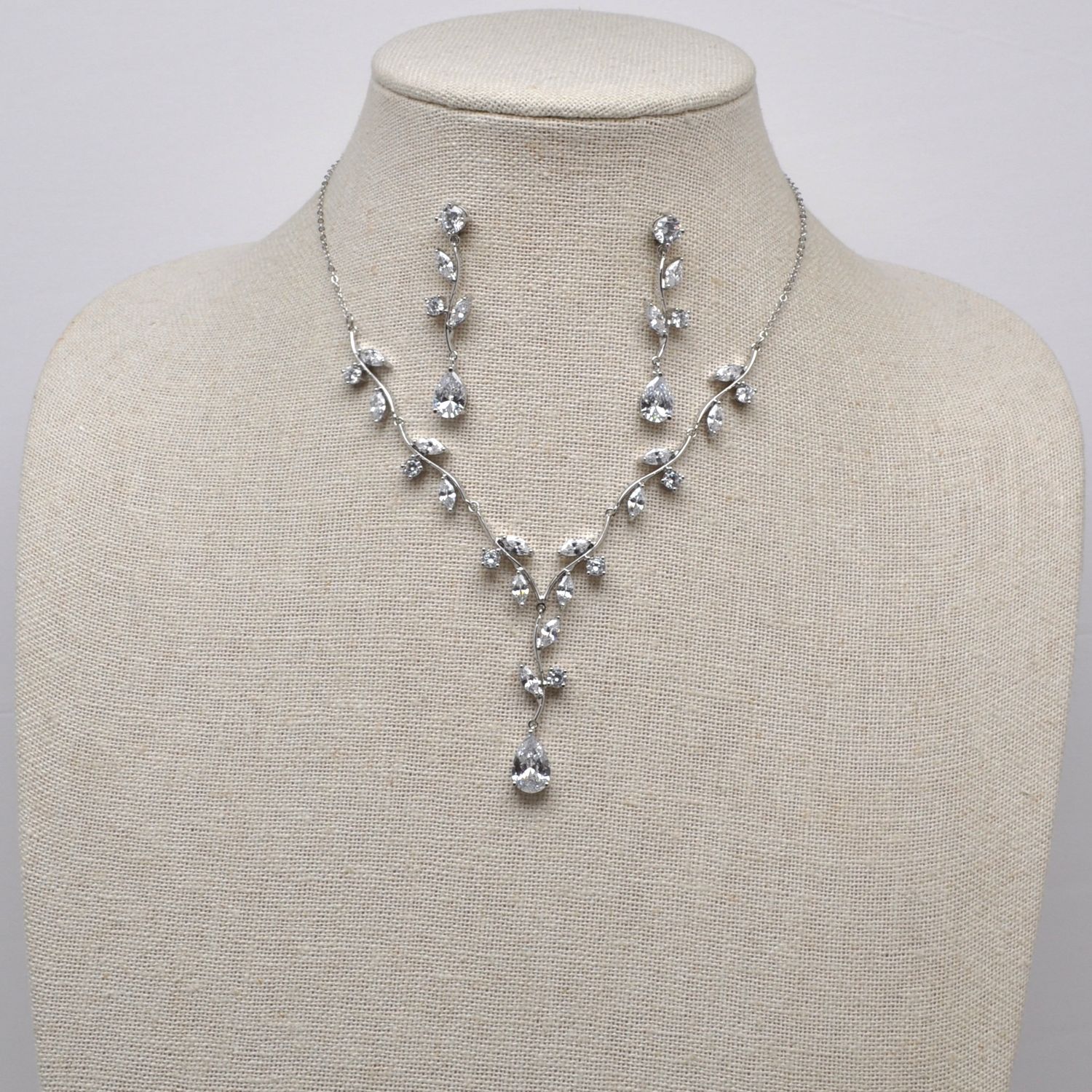 CN013513S1S CZ/S  Y DROP BEZEL SET STN NECKLACE SET