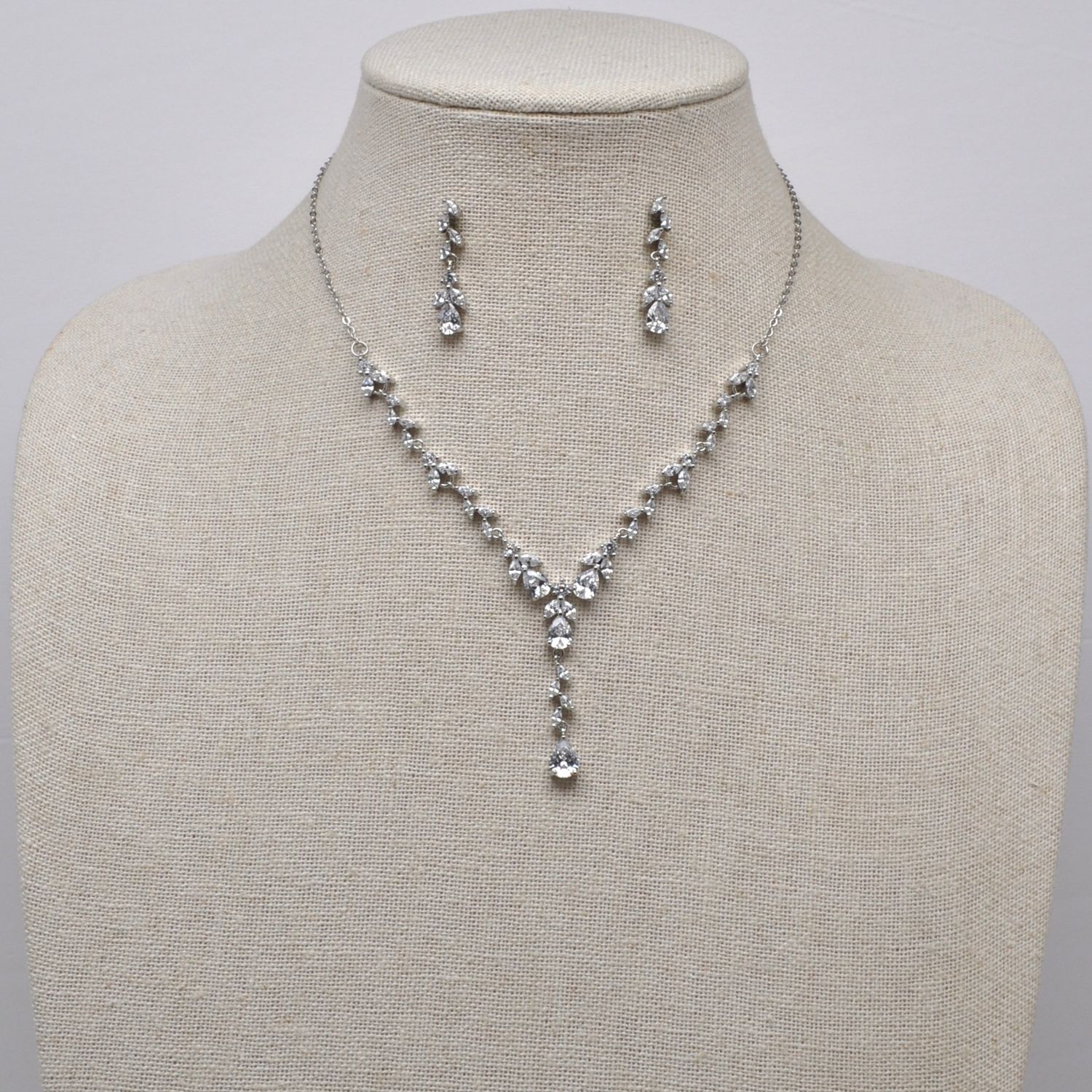 CN013516S1S CZ/S  TRDP &amp; VINE DESIGN Y NECK SET