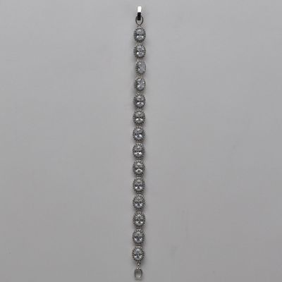 CN004500B1S CZ SIDEWAYS OVAL STONE W' CRY TRIM BRACELET