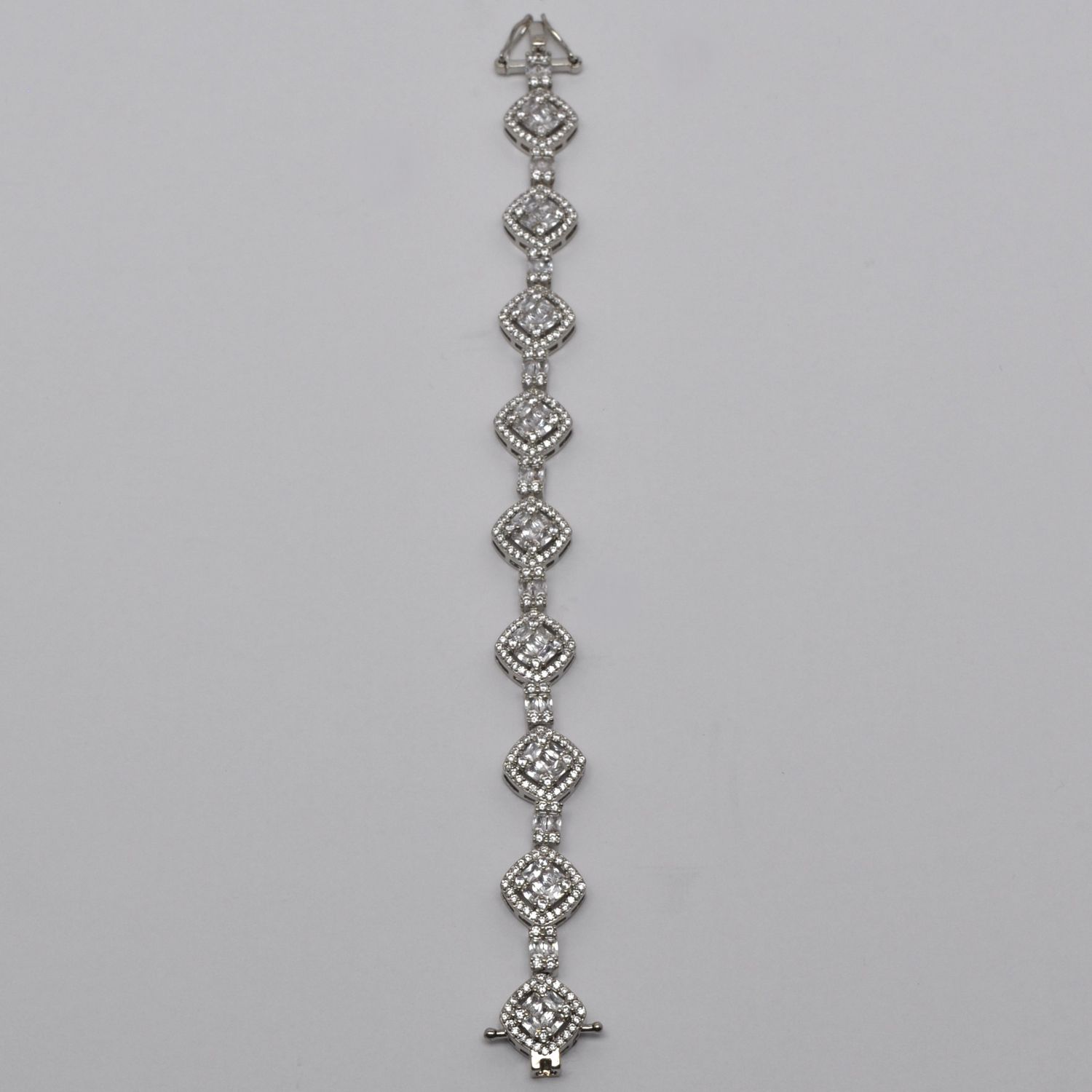 CN004502B1S CZ TRIANGLE SHP W' BAGUETTE STNS BRACELET
