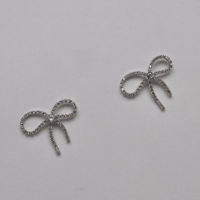 CN004507E1S  CZ/SIL RIBBON LOOP BOW POST EAR