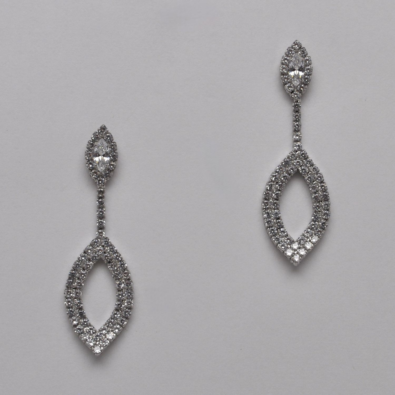 CN004510E1S CZ/SIL MARQUISE POST W' OPEN MRQU DNGL EAR