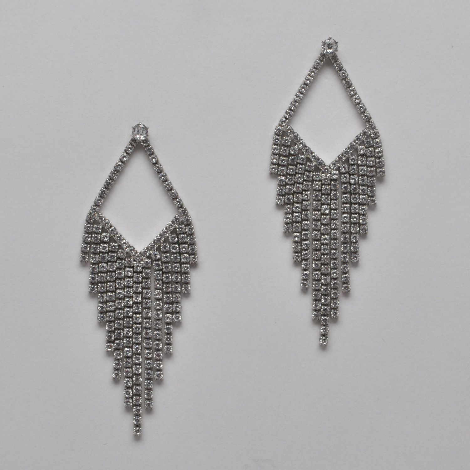 CN004512E1S CZ/SIL TRNGLE OPEN W' FRINGE BTTM EAR