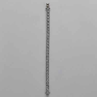 CN004515B1S CZ  LRGE STONE TENNIS BRACELET