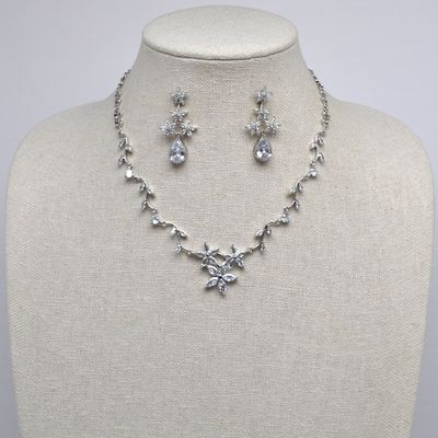 CN004516S1S CZ FLWR DESIGN CLUSTER NECK SET